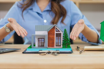 Real estate agents are presenting houses for sale to customers to choose right house and real estate agents also offer promotions customers to be satisfied before deciding to sign real estate contract