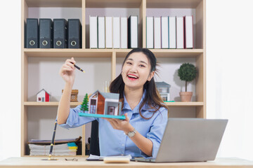 Real estate agents are presenting houses for sale to customers to choose right house and real estate agents also offer promotions customers to be satisfied before deciding to sign real estate contract