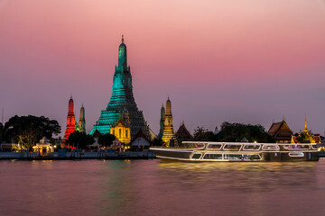 Fototapeta premium Global Greening Programme 2021 In celebration of the National Day of Ireland (St. Patrick’s Day), Wat Arun Temple, on the Chao Phraya River in Bangkok, Thailand