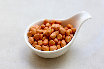 Raw peanuts with red skin