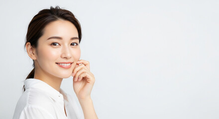 ナチュラルメイクの日本人女性 スキンケア