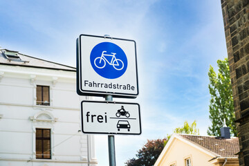 Straßenschild Fahrradstraße in Wuppertal, Deutschland, digital nachbearbeitet