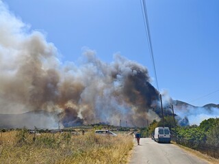 wildfire in gardiki village in epirus greece 