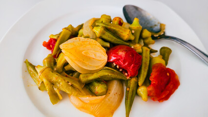 Okra with Tomato and Onion – Turkish Vegetarian Dish