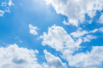 夏の空　澄んだ青空と雲340