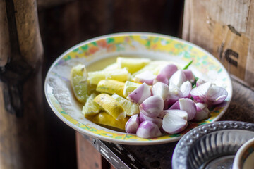 Lemon and onions in the pot on the table