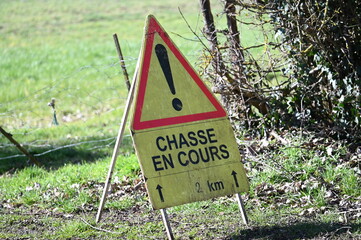 Panneau triangle chasse en cours