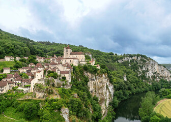 Obraz premium Saint Cirq-Lapopie village in south-western France seen from air on a cloudy day