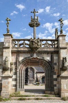 Enclos paroissial de La Martyre dans le d&eacute;partement du Finist&egrave;re - Bretagne