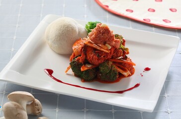 This vibrant lions mane mushroom salad with broccoli and spicy Korean sauce was created by master...