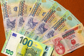 100 Euro Note vs 2,700,000 Vietnamese Dongs, A Striking Currency Value Comparison Display