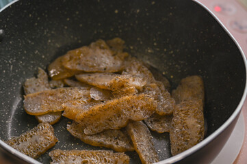 冷凍こんにゃくの炒め物