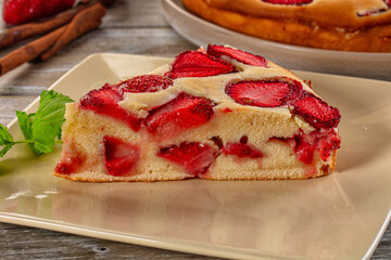 Strawberry pie tart served mint