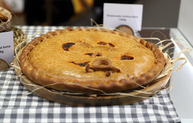 empanada tradicional gallega hojaldrada