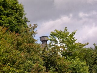Eine Wanderung zum  Heldrastein bei Treffurt mit dem Aussichtsturm "Turm der Einheit" mit blick zur Burg Normannstein