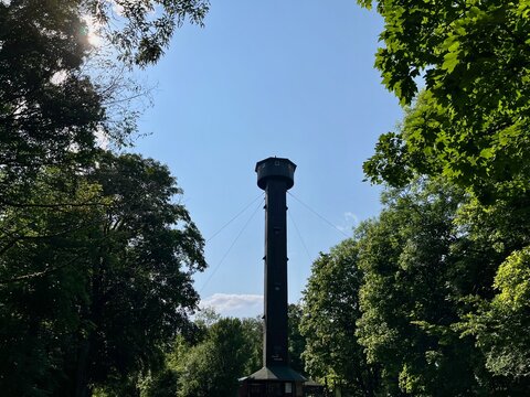 Eine Wanderung zum  Heldrastein bei Treffurt mit dem Aussichtsturm "Turm der Einheit" mit blick zur Burg Normannstein