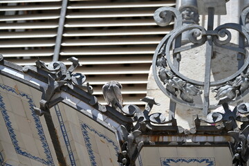 zewnętrzna fasada bogato zdobionego rynku głównego w Walencji © Miroslaw