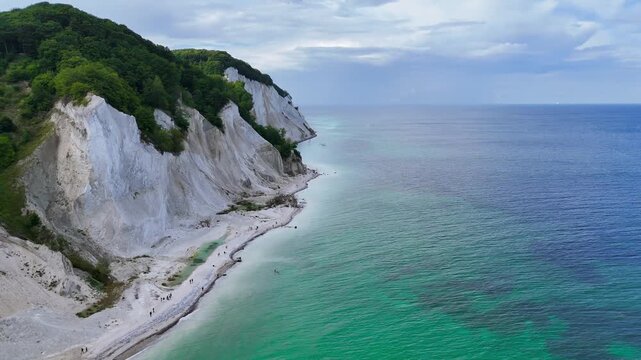 Incroyable paysage sur les falaises de Mons Klint et la mer Baltique au Danemark proche de Copenhague 