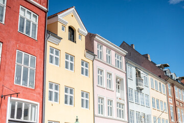 Les maisons colorées sur les rives du canal Nyhavn, au cœur de la ville de Copenhague au Danemark