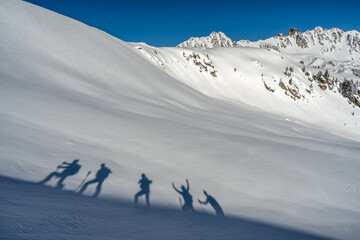 Cha&icirc;ne de Belledonne en hiver , randonn&eacute;e dans la vall&eacute;e des Villards , vue sur Pic du Fr&ecirc;ne , Savoie , France