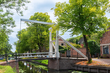 The beautiful historic Voorhaven canal and the wooden Aris drawbridge (Arisbrug, 1785) over the Voorhaven in the center of Edam. The NETHERLANDS.