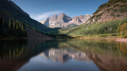 Naklejka premium experience breathtaking summer landscapes of states in usa highlighted by majestic mountain peaks of colorado