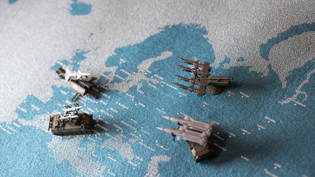 the missiles launcher model and map on Europe, Russia-Ukrainian boundary