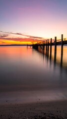 Obraz premium Lakeside sunset pier