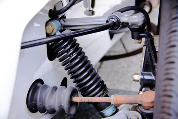 自動車のサスペンション