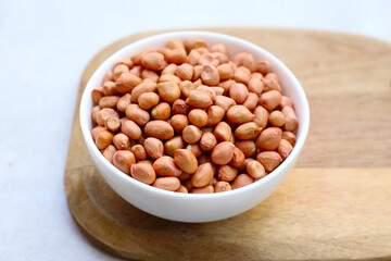 Raw peanuts with red skin