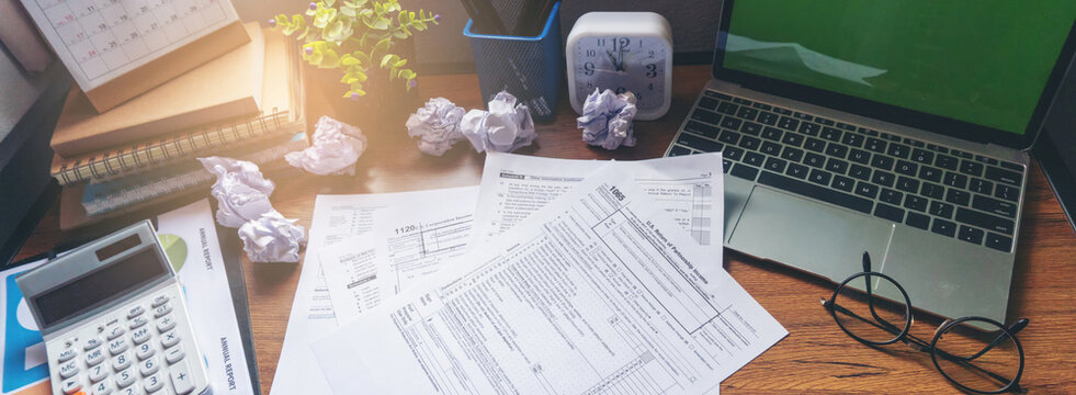 Individual Income Tax Form, calculator, and Calendar 2025, For income According to United States law, season to pay taxes, deadline for tax payment.Planning Budget Concept-banner image.