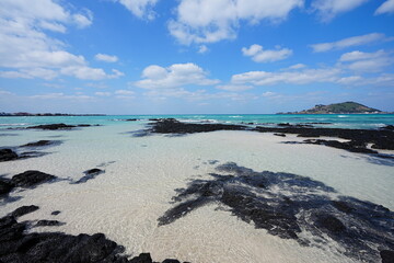 clear shoaling beach and charming clouds