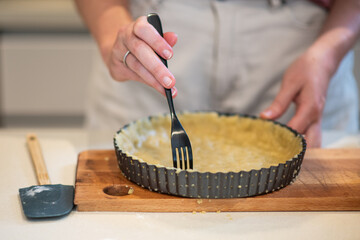 preparing the pastry shell for a frangipane tart