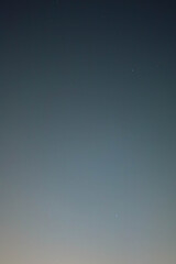 星が控えめに瞬く夜空