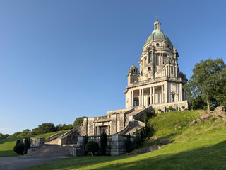 Obraz premium Ashton Memorial in Summer in Williamson Park, Lancaster, Lancashire, England