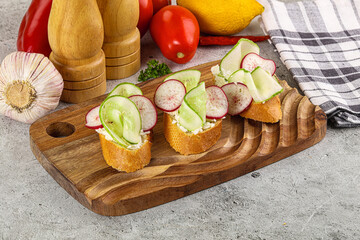 Bruschetta with soft cheese and cucumber