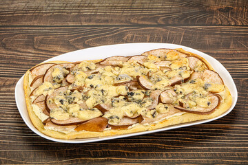 Roman pizza with pear and gorgonzola