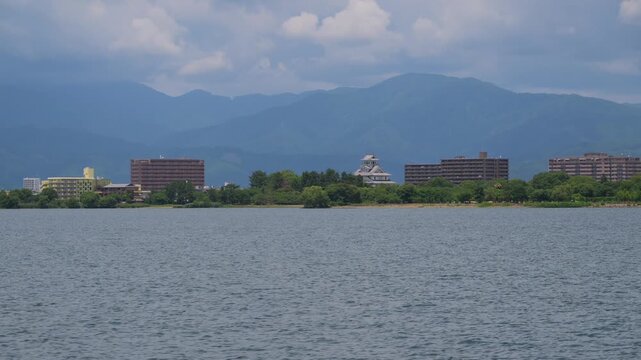 琵琶湖の湖上から望む長浜城