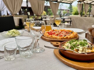 Pizza and wine on the table in a restaurant