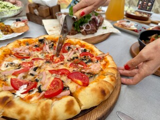pizza with ham