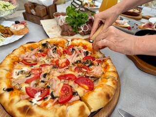 serving pizza in a restaurant 