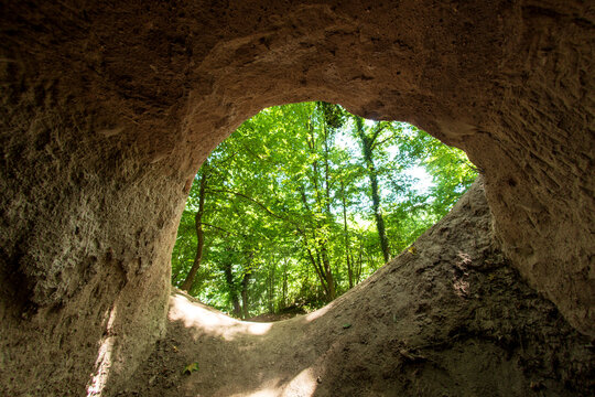 Trassh&ouml;hlen bei Burgbrohl in der Eifelregion. Deutschland