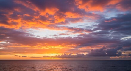 Obraz premium Dramatic sunset over a calm ocean.