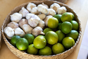 Close-up of garlic and lime in the bowl.