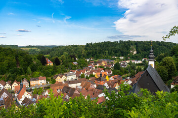 Blick auf Waischenfeld, eine Kleinstadt an der Wiesent in der Fränkischen Schweiz
