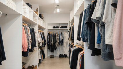 Clothing store fitting room assistance 