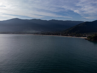 Obraz premium ocean and mountains