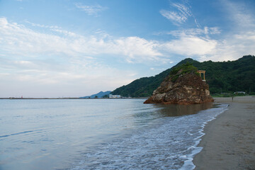 島根県出雲市の観光名所の一つ青空が広がる夏の稲佐の浜