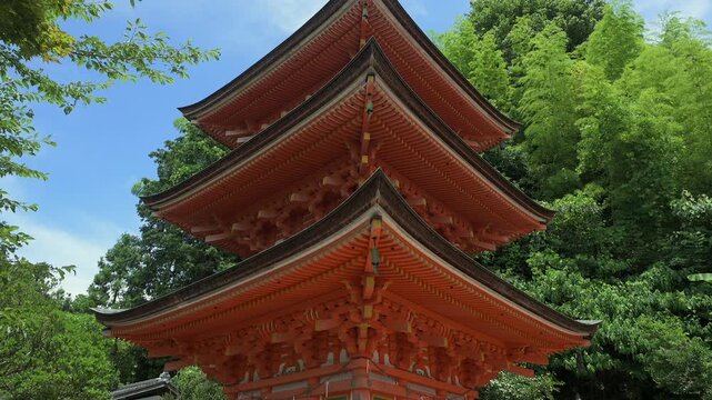 竹生島 宝厳寺の三重塔