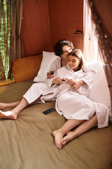 Obraz premium Young couple enjoying a cozy moment of love and relaxation together in a luxurious setting